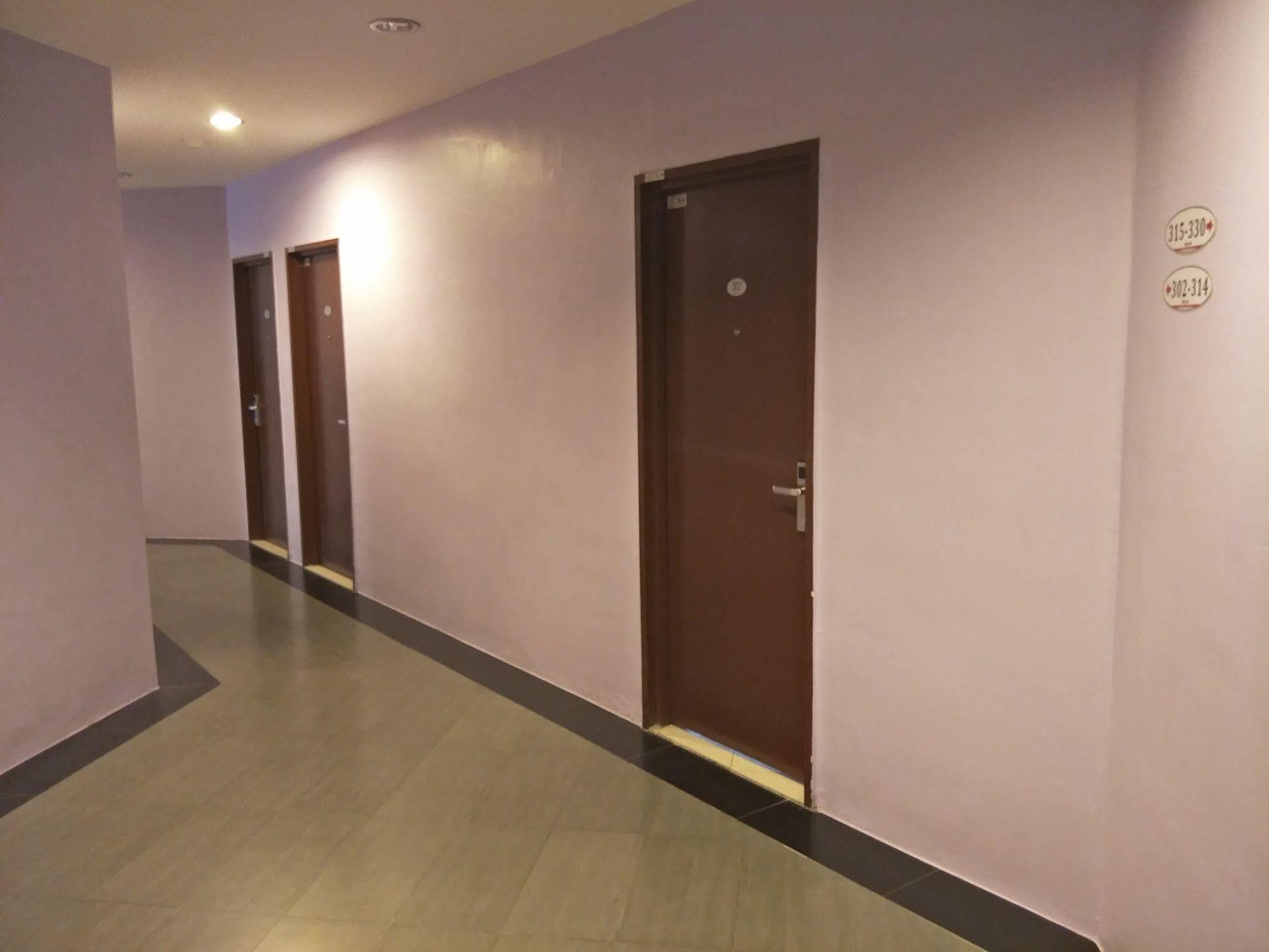 Bary Inn, Klia & Klia2 - 24 Hours Free Airport Pick-Up Sepang Extérieur photo